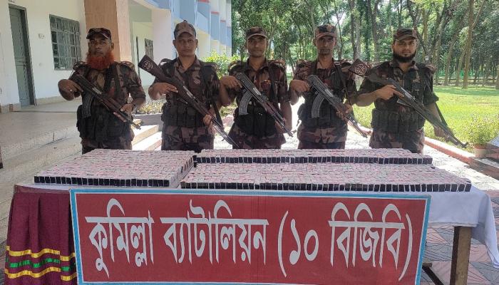 সীমান্তবর্তী এলাকা থেকে কোটি টাকার মোবাইল ডিসপ্লে জব্দ করেছে বিজিবি