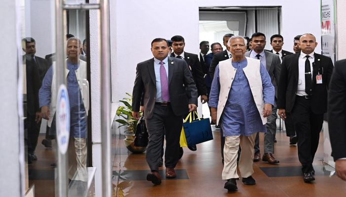 যুক্তরাজ্য সফর শেষে দেশে ফিরলেন প্রধান উপদেষ্টা অধ্যাপক ড. মুহাম্মদ ইউনূস