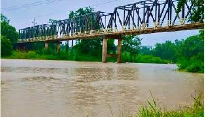 গোমতীর পানি কমছে, স্বস্তি ফিরছে নদীপাড়ে