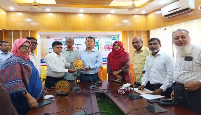 বরুড়ায় জাতীয় ও আন্তর্জাতিক যুব দিবস উপলক্ষে যুব ঋণ বিতরণ ও সনদ বিতরণ