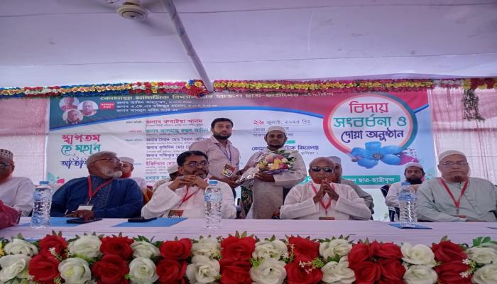 উমরাহ হজ্বের ব্যবস্থা করে কোমাল্লা স্কুলের তিন শিক্ষকের বিদায় দিলেন প্রাক্তন শিক্ষার্থীরা