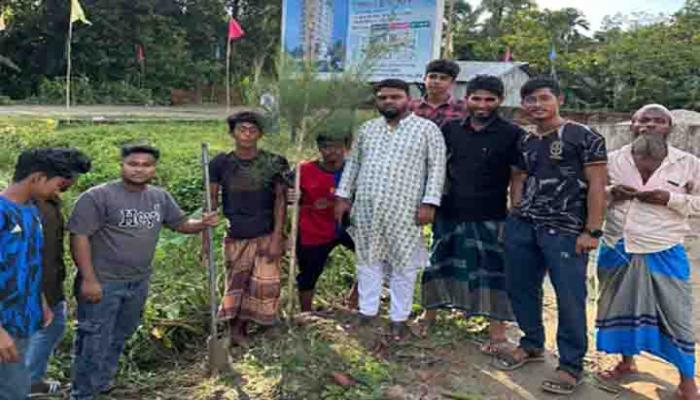সবুজের অঙ্গীকারে বরুড়ার ১৪ নং লক্ষিপুর ইউনিয়ন ৪ নং ওয়ার্ড মুড়াকোটা যুব সমাজের বৃক্ষরোপণ উৎসব