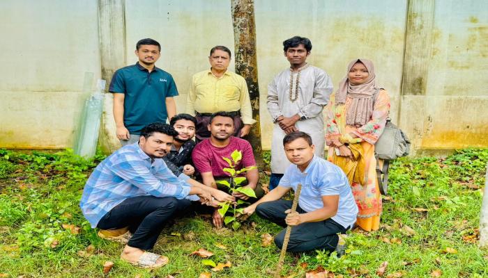 গোমতীর তীরে সবুজের অঙ্গীকার: রোটার‍্যাক্ট ক্লাব অব কুমিল্লা মহানগরের বৃক্ষরোপণ