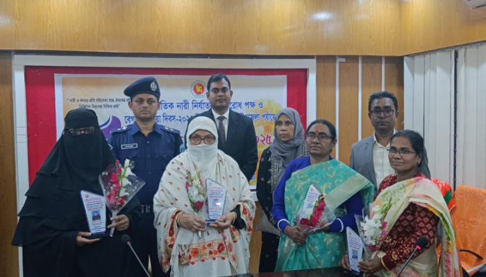বরুড়ায় রোকেয়া দিবসে ৫ নারী পেলেন সম্মাননা