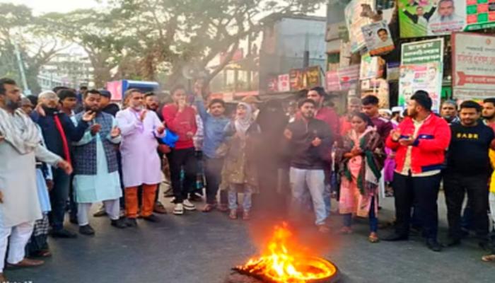 ওসমান হাদি গুলিবিদ্ধের প্রতিবাদে ঝালকাঠিতে উত্তেজনা—মহাসড়ক অবরোধ, বিক্ষোভকারীদের আলটিমেটাম
