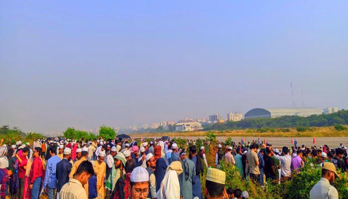 এয়ার শো শুরুর আগেই তেজগাঁওয়ে উৎসবের জোয়ার