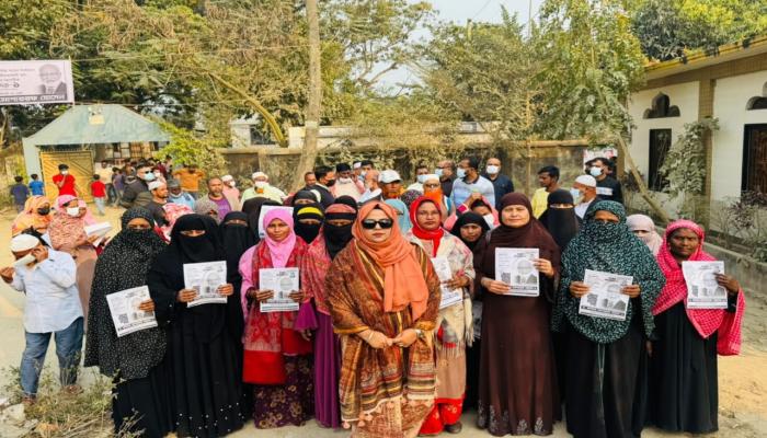 কুমিল্লা-১ আসনে ড. খন্দকার মোশাররফ হোসেনের পক্ষে পুত্রবধূ নাঈমা খন্দকারের  গণসংযোগে ভোটারদের ব্যাপক সাড়া