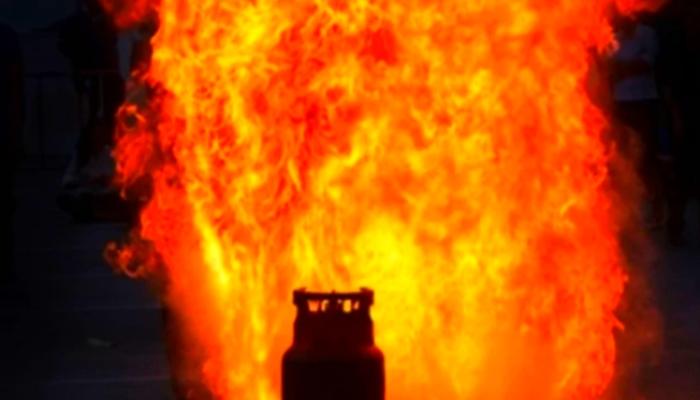 ভোরের নীরবতা ভেঙে হালিশহরে ভয়াবহ বিস্ফোরণ, দগ্ধ ৯ — চারজনের অবস্থা সংকটাপন্ন